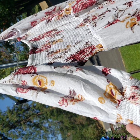 TORRID Ivory rose print DRESS On/Off shoulder, Ruched top. SIZE 1 EUC - Picture 5 of 12